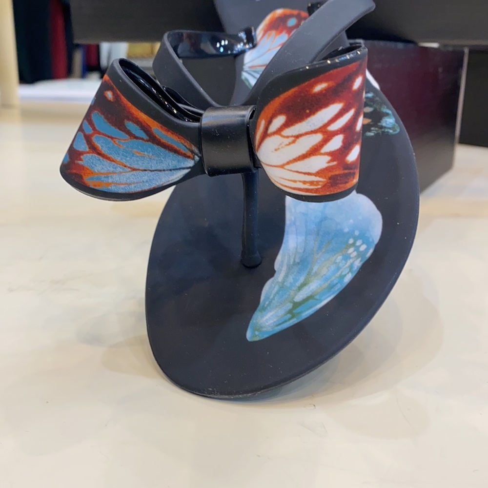 NWT SANDALS - Picture 2 of 5